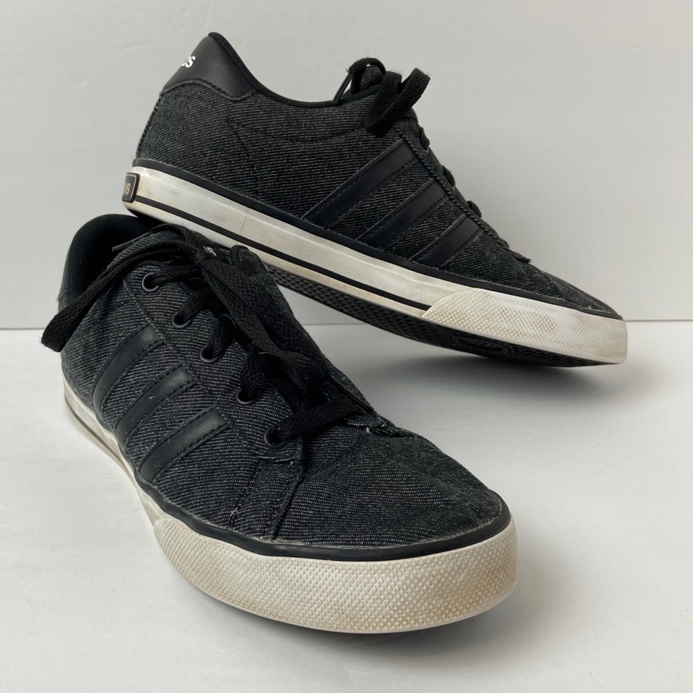 Adidas Youth Lace Up Sneakers Black sz 6.5 AW4545